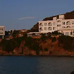 E.j. Bay Hotel 2*