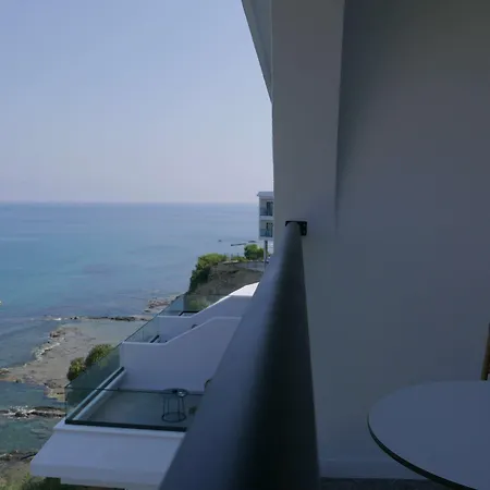 Hotel E.j. Bay 2*