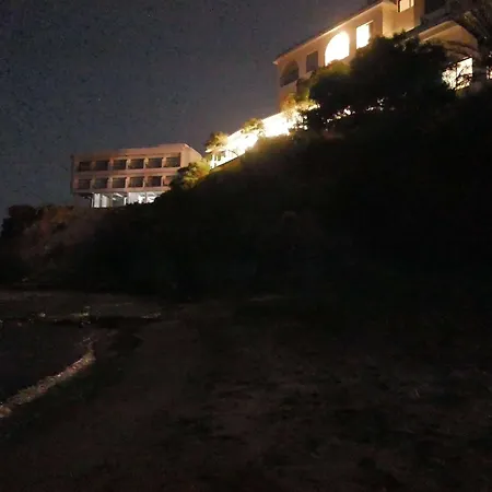 E.j. Bay Hotel Kato Pyrgos