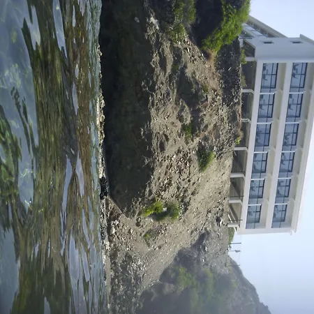 E.j. Bay 2* Kato Pyrgos