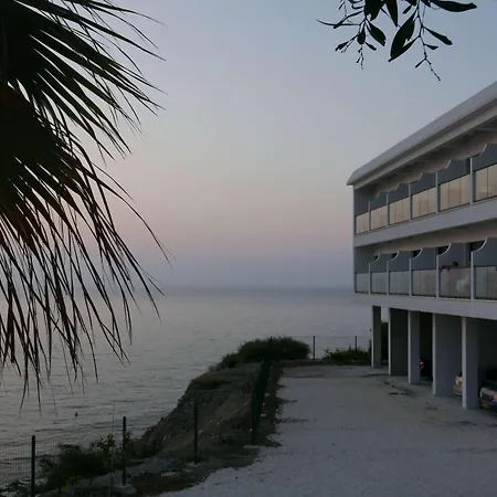 E.j. Bay Hotel