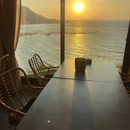 E.j. Bay Hotel Kato Pyrgos