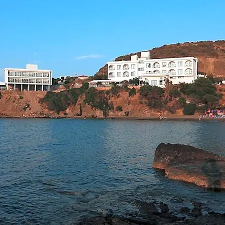E.j. Bay Hotel 2*
