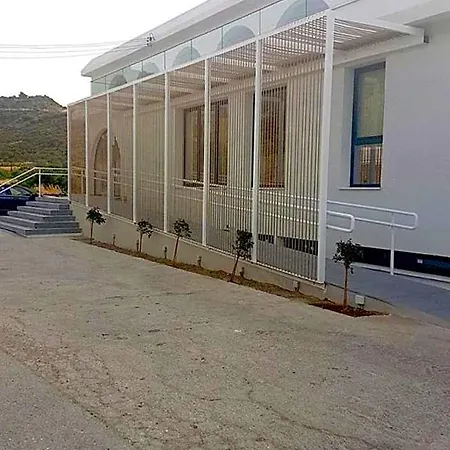 E.j. Bay Hotel Kato Pyrgos