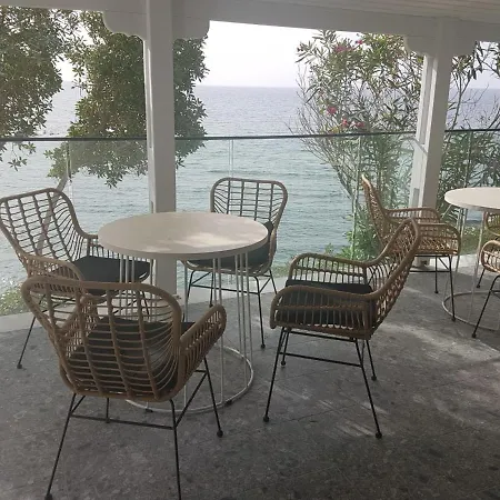 E.j. Bay Hotel Kato Pyrgos