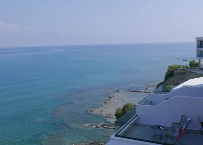 Hotel E.j. Bay Kato Pyrgos